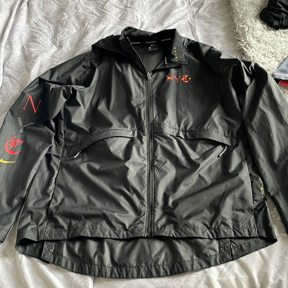 Nike women’s NYC running jacket size L